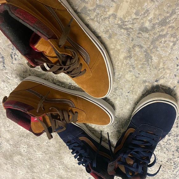2 vans ski hi for a cool deal. Size 10.5 each. Brown and black - Picture 2 of 5